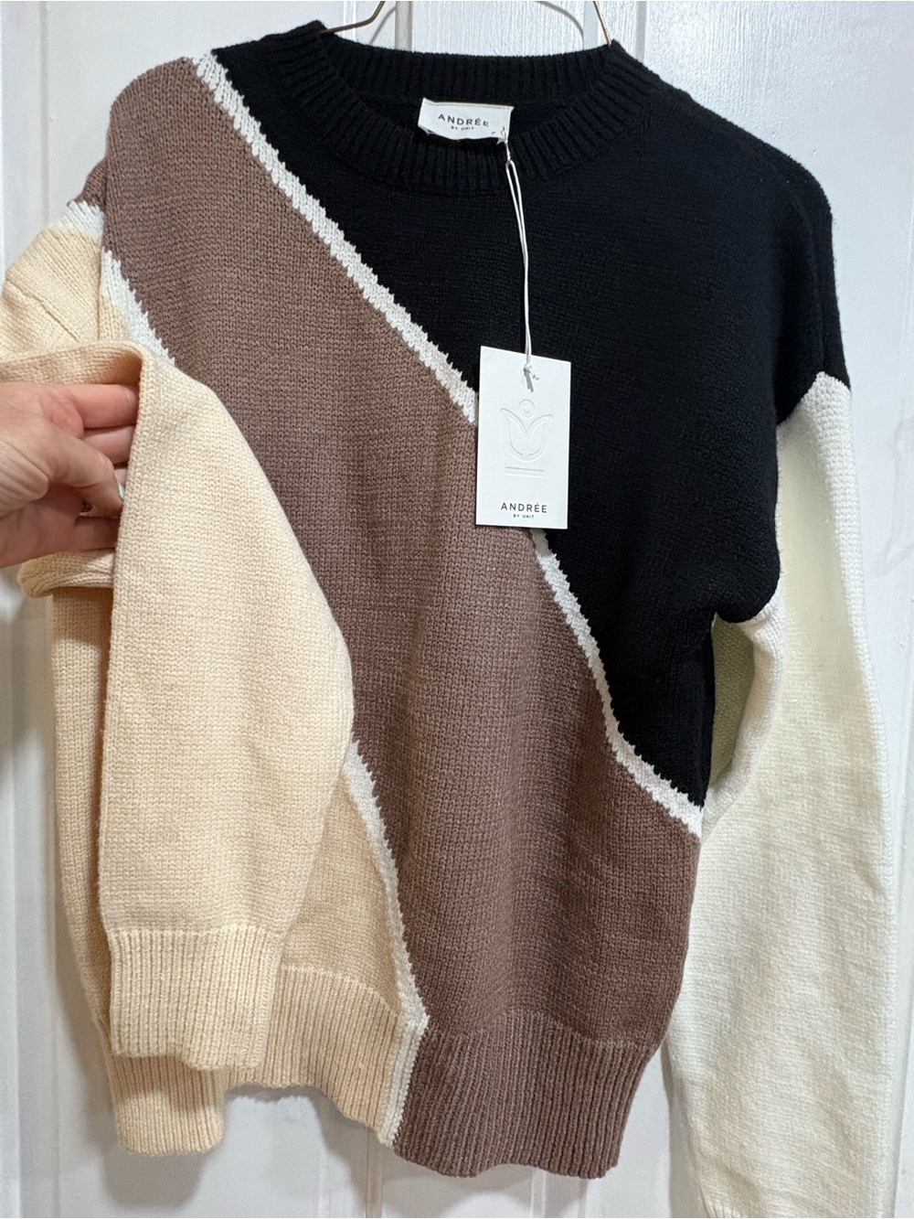 ANDREE BY UNIT Diagonal Colorblock Crewneck Sweater - Black, Brown, Cream - Picture 2 of 5